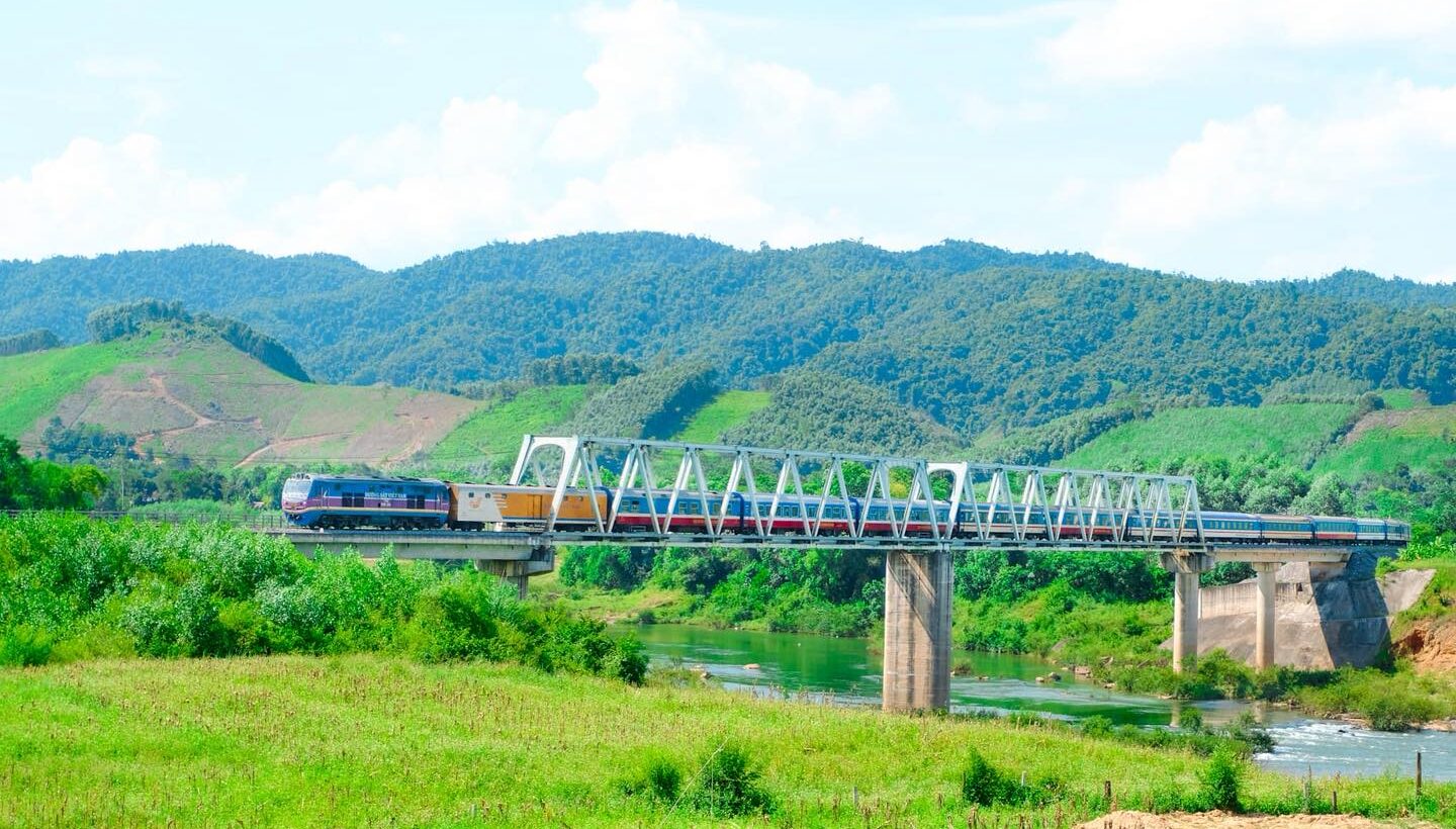 Khám Phá 5 Hành Trình Tàu Hỏa Đẹp Nhất Miền Trung Việt Nam