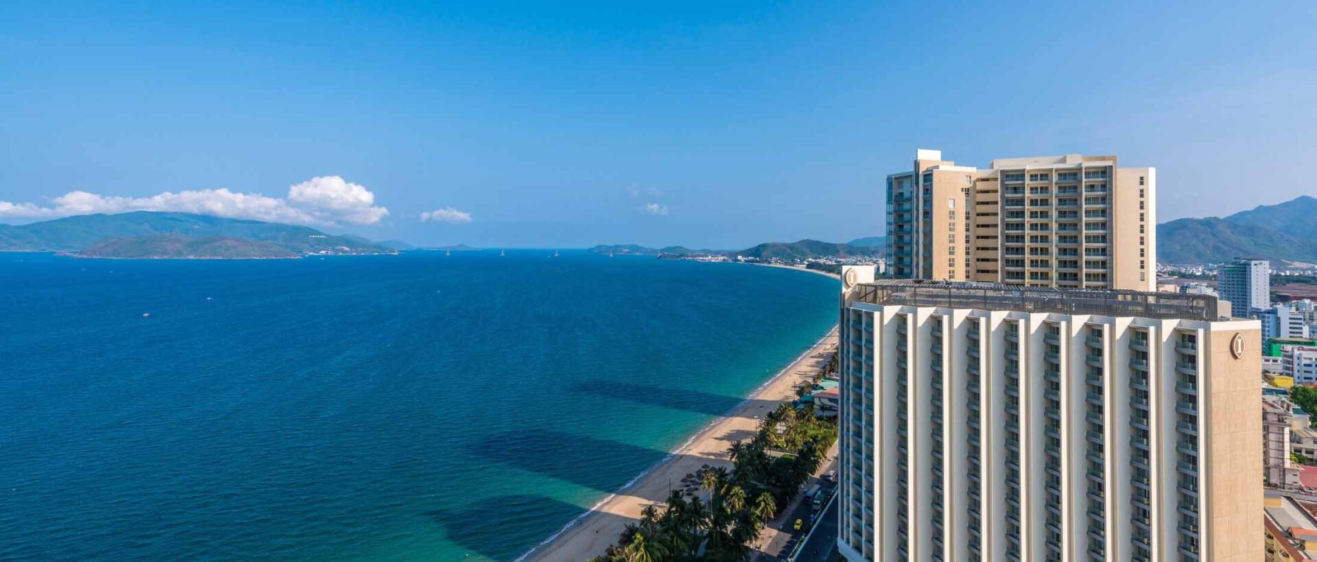 Khám Phá 8 Khách Sạn Tiện Nghi Cho Chuyến Công Tác Tại Nha Trang