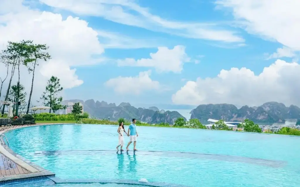 Khám Phá Hạ Long: Cẩm Nang Du Lịch Cho Nhóm Bạn Trọn Vẹn Trải Nghiệm