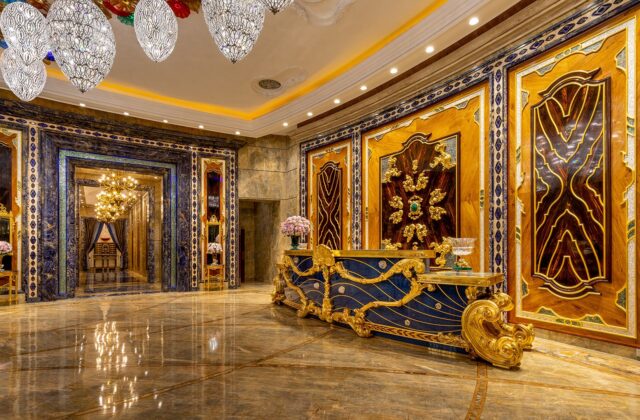 Khám Phá Không Gian Nghỉ Dưỡng Sang Trọng Với Kiến Trúc Dát Vàng Tại Việt Nam