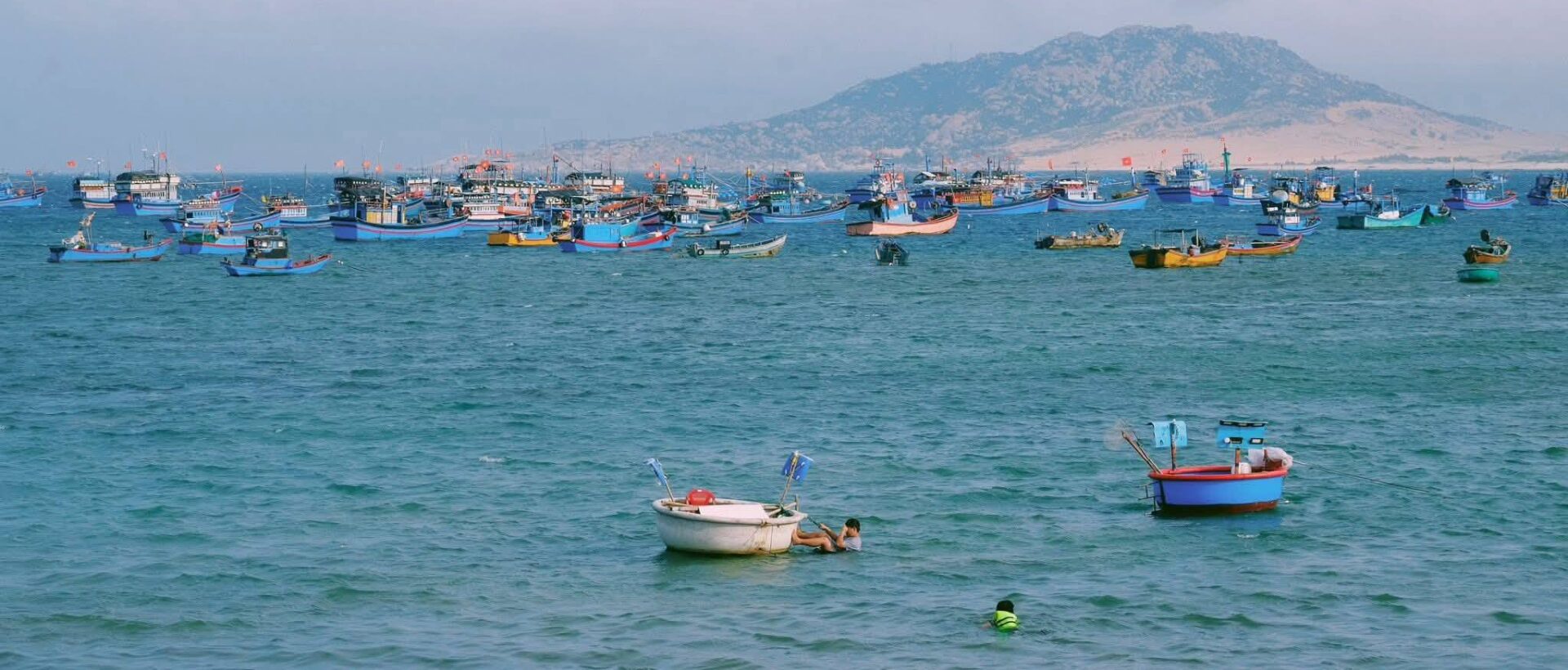 Khám Phá Làng Chài Sơn Hải: Vẻ Đẹp Bình Dị Giữa Biển Xanh Khánh Hòa