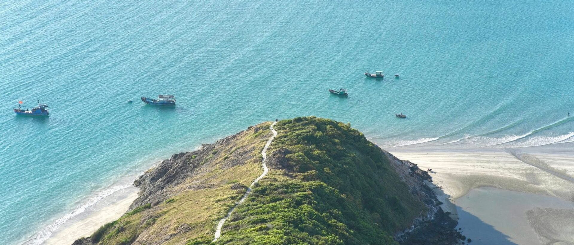 Khám Phá Núi Lò Vôi Côn Đảo: Hành Trình Trekking Giữa Thiên Nhiên Và Lịch Sử
