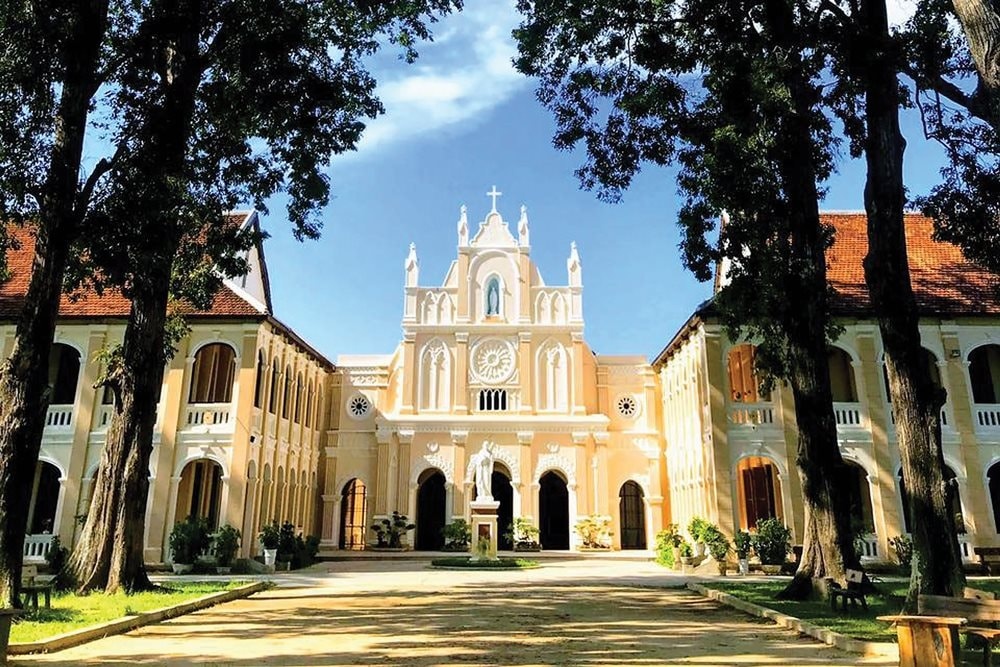 Tiểu chủng viện Làng Sông – Kiến trúc Gothic độc đáo giữa đồng quê Gia Lai