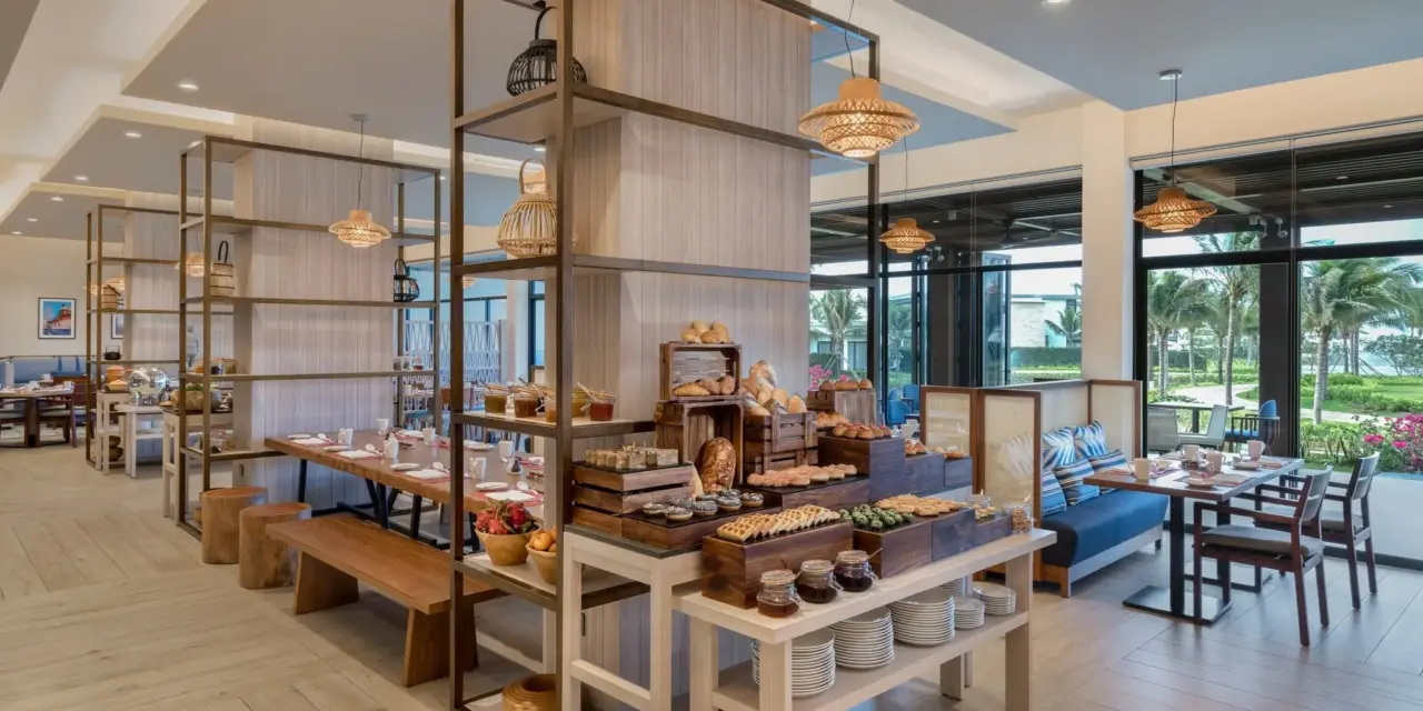 Trải nghiệm ẩm thực đa dạng và không giới hạn tại khu nghỉ dưỡng biển cao cấp