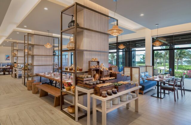 Trải nghiệm ẩm thực đa dạng và không giới hạn tại khu nghỉ dưỡng biển cao cấp
