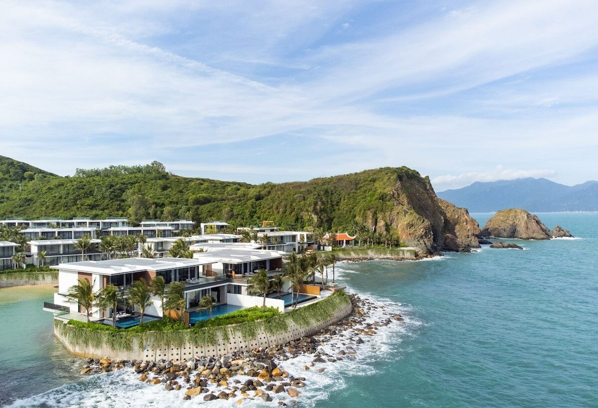 Villa nghỉ dưỡng sang trọng bên bờ biển Nha Trang với kiến trúc Địa Trung Hải