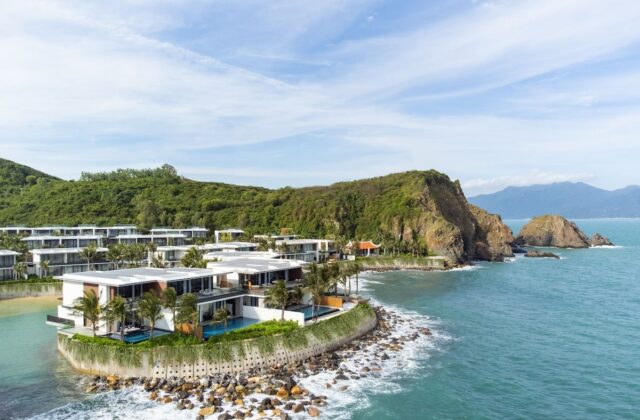 Villa nghỉ dưỡng sang trọng bên bờ biển Nha Trang với kiến trúc Địa Trung Hải